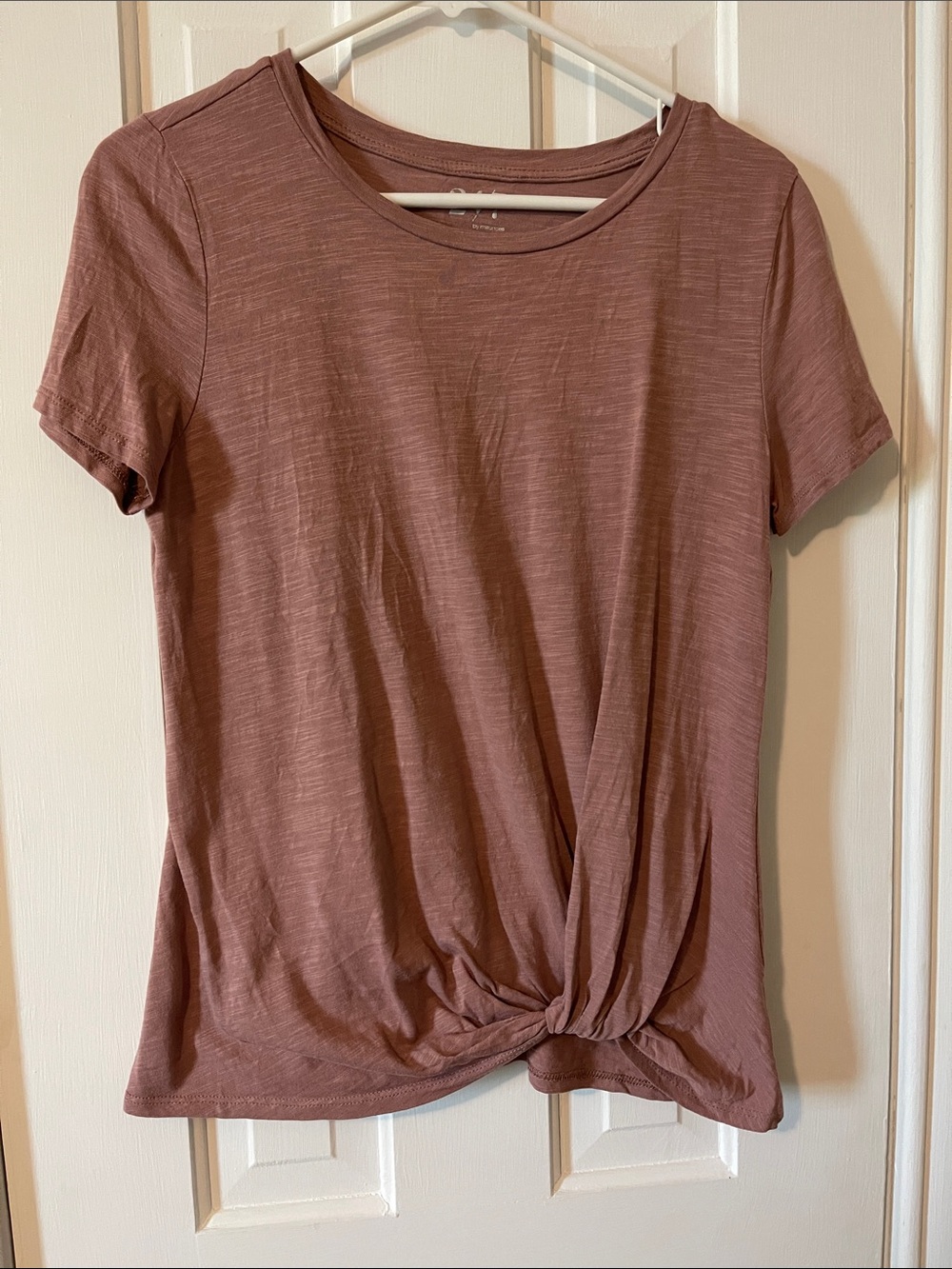 Maurices Twist-Front Short Sleeve Tee in Mauve